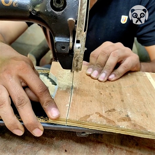 662K views · 1.6K reactions | Turning a sewing machine into a wood cutting machine | Bored Panda Art | Facebook