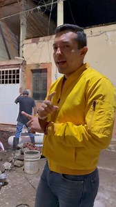 Ya es media noche y seguimos trabajando, buscando soluciones para lograr el abasto de agua. | Daniel Carrión