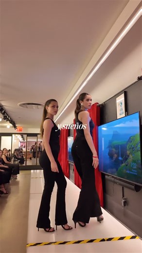 Latin Models | Academia de modelos on Instagram: "Como siempre decimos, este no es un simple viaje. Es un intensivo internacional que permite a nuestras alumnas vivir un verdadero 360° del mundo del modelaje en la capital de la moda. ✨ En este video te mostramos un resumen de su día en @barbizonnyc , una reconocida academia de modelos neoyorquina, donde tuvieron como profesora nada más y nada menos que a @arenasjennifer , actriz de Broadway y modelo internacional. 🎭💫 Si soñás con vivir experie