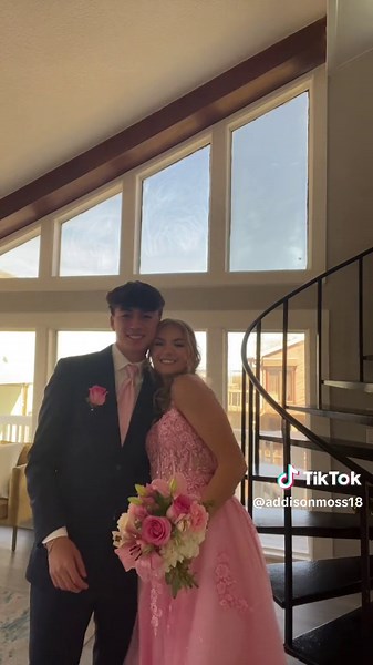 It def didnt take us an hour to make this… #prom #fyp