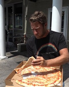 621K views · 363 reactions | Barstool Pizza Review - Lombardo's (White Plains) Presented by cbdMD | David Portnoy - El Presidente | Facebook