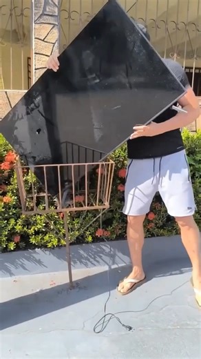 4M views · 49K reactions | The TV isn't working anymore? He used a cotton swab technique and managed to get it working again! #reelsfacebook #tricks #ideas | Raimundo's Recipes and Tips | Facebook