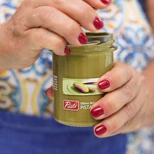 Una ricetta dolce buona e fresca: scopri come abbiamo preparato il semifreddo croccante al pistacchio! https://www.pisti.it/ricette/semifreddo-croccante-al-pistacchio/ | Pistì