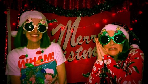 🎄 IT’S THE CHRISTMAS SHOW TOMORROW!! 🎄 Are you ready? 🌟 Grab a jingle bell 🌟 Find a twinkly sensory toy / torch / light 🌟 Wear your best festive jumpers, hats and headgear! Please check you have your link already if you’ve booked - a second reminder was emailed today. Any problems, please email ASAP so we can help - info@singinghands.co.uk Try and sign into the show a few minutes early, there will be a testcard followed by a countdown card while you get settled then the show will begin! Thi