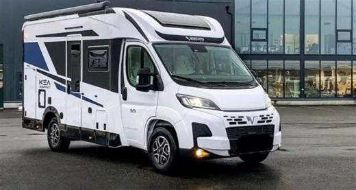 Cena: 63 500 €, nowy 🆕 Fiat Mobilvetta KEA Kompakt 55 – 2025 | 8-biegowa skrzynia automatyczna | TRUMA Combi 6E | Akumulator litowy | Pakiet Premium 🌞✨ ✅ Dostępny w Polsce 🇵🇱 ⸻ 🌟 NOWOŚĆ 2025 – Mobilvetta KEA Kompakt 55 To najnowsza generacja prestiżowej gamy Mobilvetta KEA: kompaktowy model (