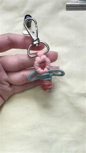 Daisy pot Keychain Tutorial #keychain #mini #daisy #macrame #beginners