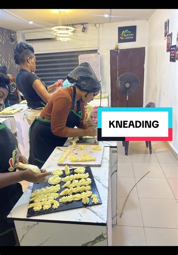 How to Make a Perfect Vanilla Cake: Tips and Tricks