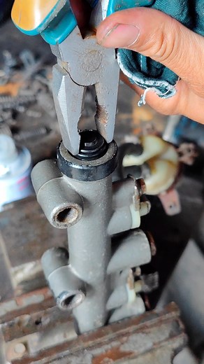 69K views · 701 reactions | Master Cylinder Kit Installed #reels #mechanic #viral #fypシ | Car Tips Tv | Facebook