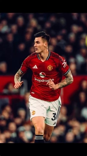 Meet the next-gen striker who's breaking the mold: Benjamin Šeško! At 6'5" with blistering pace (36 km/h sprints ⚡), explosive power, silky dribbling, and deadly finishing – he's the rare beast blending Haaland's physicality with elite technique and playmaking! 💪⚽ Dropping deep, beating defenders 1v1, dominating the air... This 22-year-old Slovenian sensation is the complete modern forward United fans have been dreaming of! 🌟 Is Šeško the future of football? Drop your thoughts below! 👇 #Benja