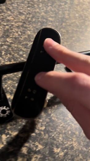 Understanding Smith vs. Feeble Grinds in Fingerboarding