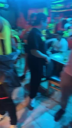 LA SUR OSCURA NEW JERSEY ALENTANDO A NUETRO AMADO CLUB @Barcelona SC #suroscuranewjersey #suroscuraecuador💛🇧🇪👊 #usa🇺🇸 #newark #barrabrava