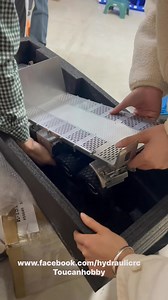 408K views · 4K reactions | Unboxing the heavy full metal Tatra T815 hydraulic off-road 8x8 truck in 1/14 scale 勞勞勞朗朗 need at least 2 people to take it out safely #rcconstructionmodels #rcconstruction #hydraulic #RC #hydraulicrc #truck #offroad #road | Toucanhobby RC Model | Facebook