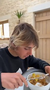 12K views · 452 reactions | C’est très important pour Enzo de répéter l’ordre de son programme même s’il ne change pas. Ça le rassure énormément. Et notre coquin a bien compris que l’argent servait à payer des frites 藍 #autiste#autisme#handicapinvisible#tsa#deficienceintellectuelle#autismesevere | lacuisineaveccharlotte | Facebook