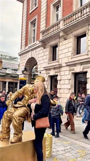 Levitating Goldman bringing 😁.#valentinethestatue