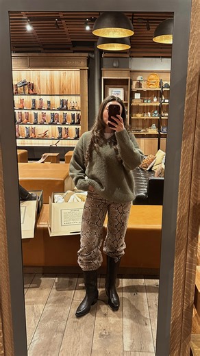 📍Tecova’s - Fifth Broadway Nashville, TN #tecovas #nashville #tennessee #cowboyboots #visitnashville | Morgan Tinari