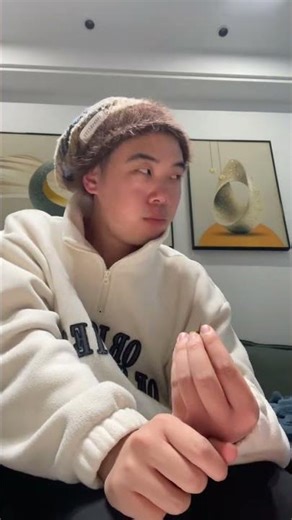 Teacher Guo Devours Cupcake in One Go! Gulp Challenge Fun