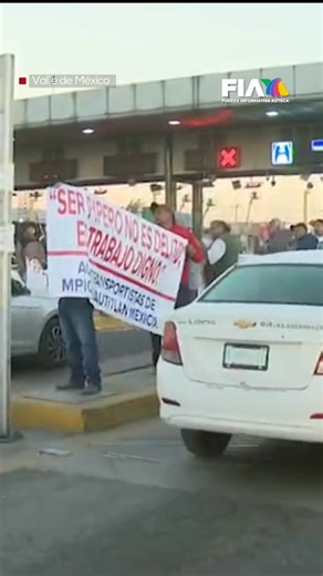 82K views · 1.1K reactions | Son al menos 8 bloqueos que se registran alrededor del Estado de México.⁣ ⁣ Piperos y vecinos bloquean vialidades en protesta por el cierre de 140 pozos en Edomex. ⁣ ⁣ Denuncian desabasto de agua que afecta a miles de familias. El mega bloqueo paraliza avenidas como Central, Morelos y México-Puebla desde temprano.⁣ ⁣ El reporte de Daniel De Rosas Canizales ⁣ | Azteca Noticias | Facebook