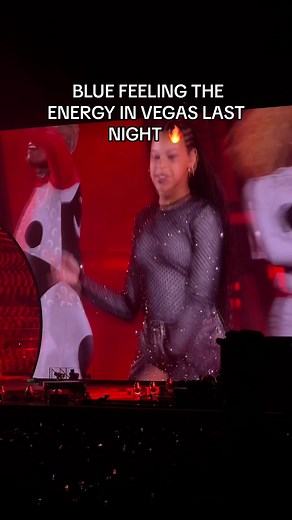 The crowd lost itttt when she got on stage 🥹🔥 #beyonce #renaissancetour #beyoncelasvegas #blueivy #blueivycarter