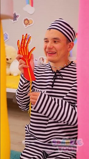 Creative Fun Time! 🌈 Make a Moving Hand with Straws! 😄👏🏼