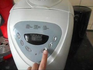 ekmek makinesinde ekmek yapimi