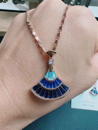 Love the fabulous fan shape jewelry #jewelry #necklace #women #jewel #bracelet #rosegold