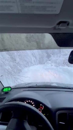 #viral #viralvideos #mountain #românia Zăpadă ca în copilărie❤️ TikTok