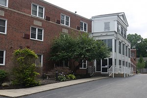 Cedarwood Plaza - Legacy Health Services | Skilled Nursing Facilities