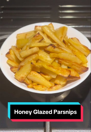 The best honey-glazed roasted parsnips you’ll try!! 🍯😍♥️ So easy to make and the perfect snack- your bowl will be finished in no time 🤭✨ Follow ghar.da.food for more homemade recipes 💌 #fyp #parsnips #vegetables #fypp #punjabi