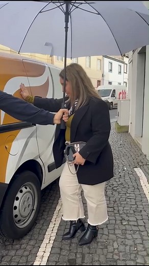 31K views · 230 reactions | A Mariana pode não saber trocar um pneu, mas sabe como fazer as suas férias de sonho se tornarem realidade! ✈️ Fale connosco: (+351) 295 249 278 incoming@zenitravel.com #zenitravel #turismoportugal | ZeniTravel - Viagens e Turismo | Facebook