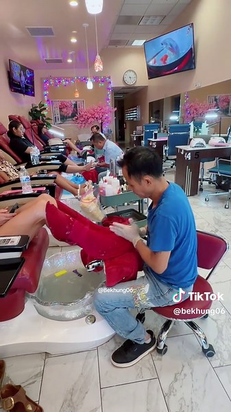 Vietnam nail trends 2026: viral TikTok nailtech styles