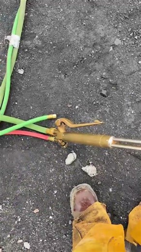 Cutting metal with Torch #torchcutter #metal