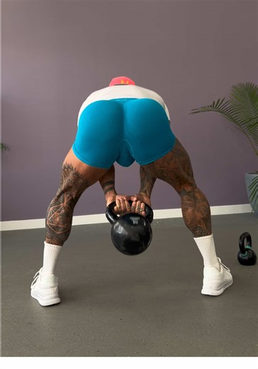 KETTLEBELL GLUTE WORKOUT!⤵️ -KB RDL: 2 Sets, 25 Reps -KB Sumo Squat: 2 Sets, 25 Reps -KB Side Lunge into Squat: 10 Reps Each Leg -KB Reverse Lunge Swing: 10 Reps Each Leg -KB Single Arm Swings: 2 Sets, 15 Reps -KB Swing: 2 Sets, 25 Reps