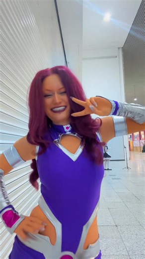 Starfire Cosplay Highlights from Megacon Day 1
