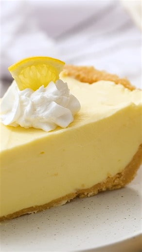 LEMONADE PIE! Recipe: https://princesspinkygirl.com/lemonade-pie/ | Princess Pinky Girl