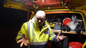 In deze nieuwe vlog treft Wegenwacht Robert een auto met een sterk ratelend geluid. Robert komt er al snel achter dat de krukasbout van de motor is verdwenen... | ANWB