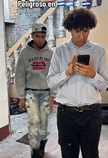 Cuando vas a un barrio peligroso 🇸🇻🇬🇹🇳🇮🇭🇳😂#humor #🇭🇳♥️ #honduras #jajajaja #🇭🇳