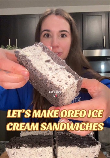 Let’s make Oreo ice cream sandwiches 🥰🖤🍦#icecreamsandwich #oreo #icecream #recipe #foodie