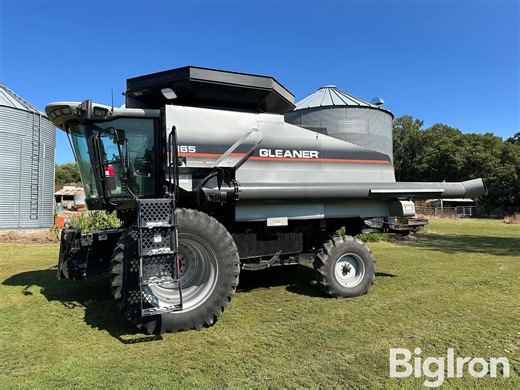 2006 Gleaner R65 2WD Combine | Agriculture