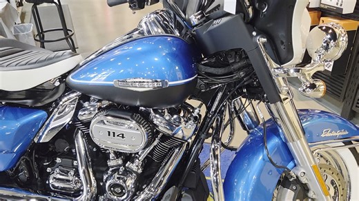 1.2K views · 33 reactions | The 2021 Electra Glide Revival has it all! It features a retro Harley look but with the modern features including the M8 114 engine, Reflex™ Defensive Rider Systems, and Apple CarPlay! This bike is in great condition and has less than 11K miles! Interested? Call or test 828-581-2000 today! | Harley-Davidson of Asheville | Facebook