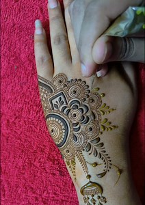 Floral mehndi design ♥️♥️ #art #design #henna #mehndi #hennadesign #mehndidesign #hennaart #mehndiart | Blooming ideas