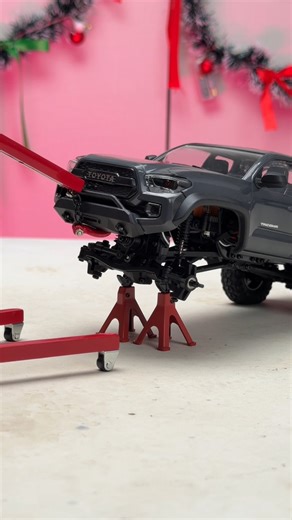 ⚠️ My mechanic is definitely getting fired for this… 👷‍♂️💀 OSHA would not sign off on this technique. Driving straight off the jack stands?! Sir… PLEASE. 😭 Now I need your help deciding his fate: 👇 Vote below: Comment “1” to FIRE him 🚫 Comment “2” to KEEP him 🤝 #fmsmodel #mechanicfail #osha #toyotatacoma #tacoma #tinytrucks #rccrawler #fms #funnyrc #garagegoals #suspensionflex #rccars #badideas #scaleoffroad | FMSmodel