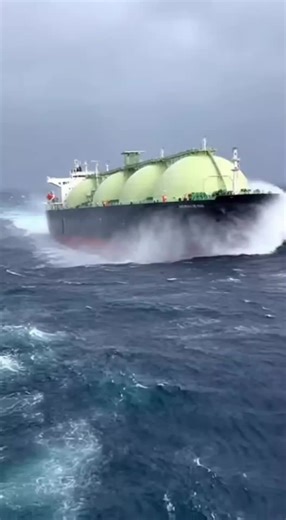 Exploring the Dangers of Cargoships in Ocean Waters