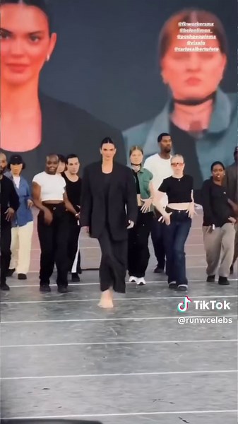 Kendall Jenner L'Oréal Paris Runway Walk