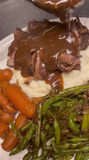 Classic Pot Roast Recipe for Sunday Dinner | Easy Crockpot Meal Ideas