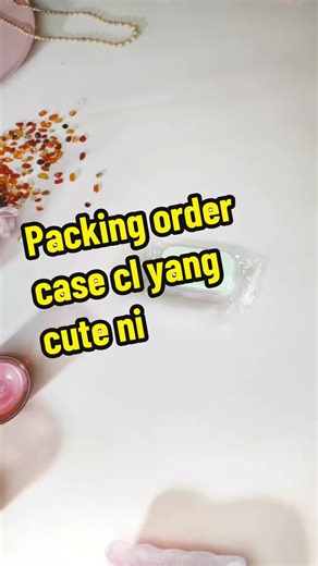 Rugi tau korang tak grab travel case contact lens ni. Dah lah cute, comel-comel pulak tu. satu set 😊 #oneoptometry #oneoptometryhq #case #contactlenses #applicator #cute