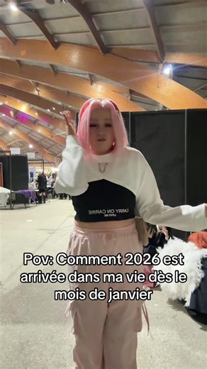 26 janvier : Je saute en hip-hop mais rien de fou, je ressens une vive douleurs je fini au sol mais ça passe en 2 minutes 27 janvier: impossible de poser le pied par terre donc je vois mon médecin qui me dit « sûrement une petite entorse c’est pas vraiment gonflé mais je prescrit radio et IRM » Radio : rien, je pars à Paris ce jour là parce que j’ai un concert je reste sur le fait que c’est une entorse La semaine passe… ma mère me force à passer cet IRM 4 février : « Vous avez une rupture totale