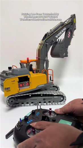 1/14 scale RC hydraulic excavator EC160E can be paired with a hydraulic breaker attachment