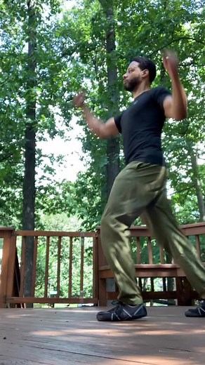 Do these to turn your hip over, faster. #flextheory #flexibilitytraining #mobilitytraining #muaythaitraining #highkick #50s #roundhouse #axekick #wrestler #boxingtraining #taekwondotraining #karatetraining #frontsplits #middlesplits #explosivetraining #hips 11/12/2025 10:45pm | FlexTheory