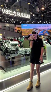 V8，V8真男人开V8，大家来猜猜这大V8会装在哪个车上？#成都车展围观全新坦克500 #全新坦克500上市 #2025成都车展看长城