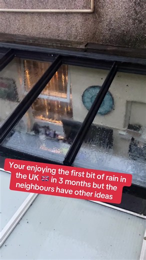 First rain in the UK after 3 months – neighbour reaction caught on camera